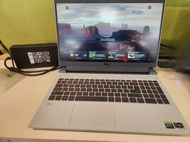 Dell 15.6" G15 Gaming Laptop AMD Ryzen 7 5800H RTX 3050 16GB 512 GB