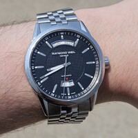 Raymond Weil Geneve Automatic Caliber RW4240 26 Jewel 42mm Wristwatch 