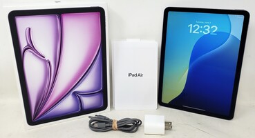 Apple iPad Air M2 (MUXL3LL/A) 256GB 18.4.1 OS Version In Box w/ Charger