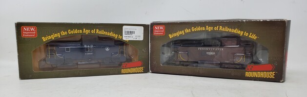 ROUNDHOUSE Trains Collectible Cabooses - 84394 (980163) & 84322 In Boxes