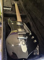 Silvertone Paul Stanley Kiss Guitar w/ Hard Case