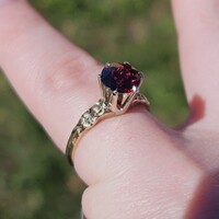  Vintage 14K Yellow Gold Round Garnet Etched Flower Solitaire Ring Size 6 