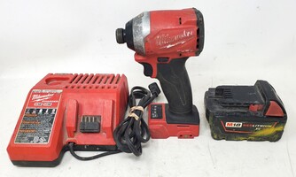 Milwaukee 2853-20 M18 18V 1/4" Cordless Impact Driver w/ Battery & Charger