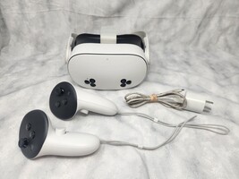Meta Quest 3s 128GB VR w/ Controllers & Charger