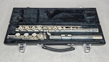 Yamaha YFL 321 Intermediate Student Flute 925 Silver Head with Case 