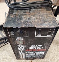 Sears 40/2 Amp Battery Charger & 200 Amp Engine Start
