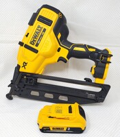 DEWALT DCN660 20V MAX XR 16-Gauge Angled Finish Nailer w/ Battery