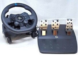 Logitech G923 Racing Wheel & Pedals _ PS5 PS4 PC _ TrueForce Force Feedback