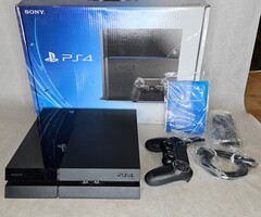 Sony CUH-1001A Complete in Box Playstation 4 PS4 Console with Controller Earbuds