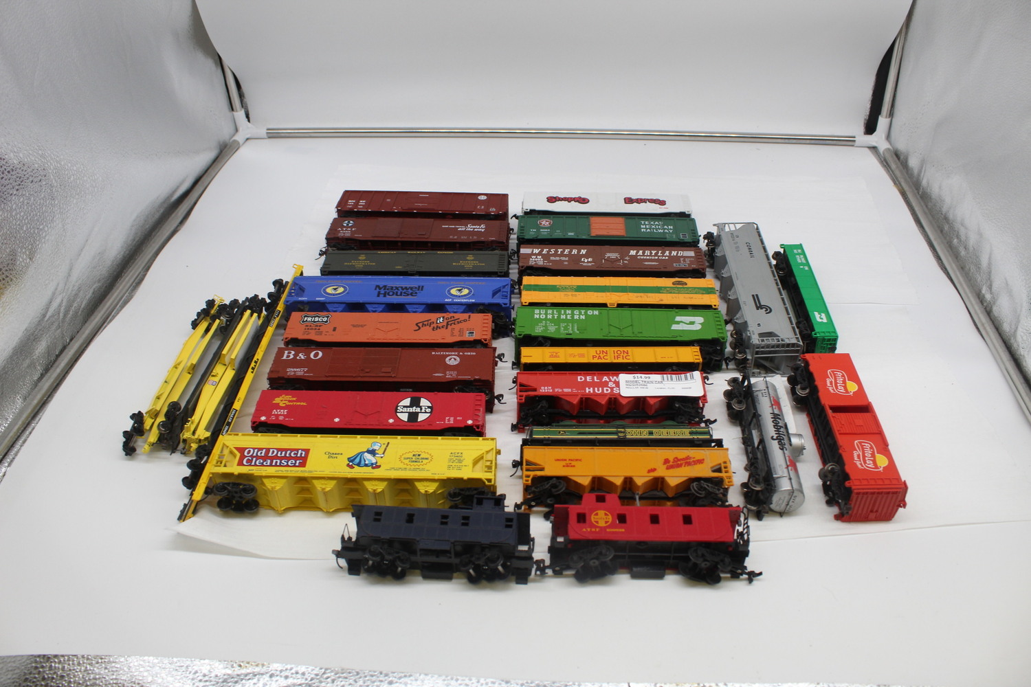 Model Train Assortment, Entire Lot Comes Together As Is