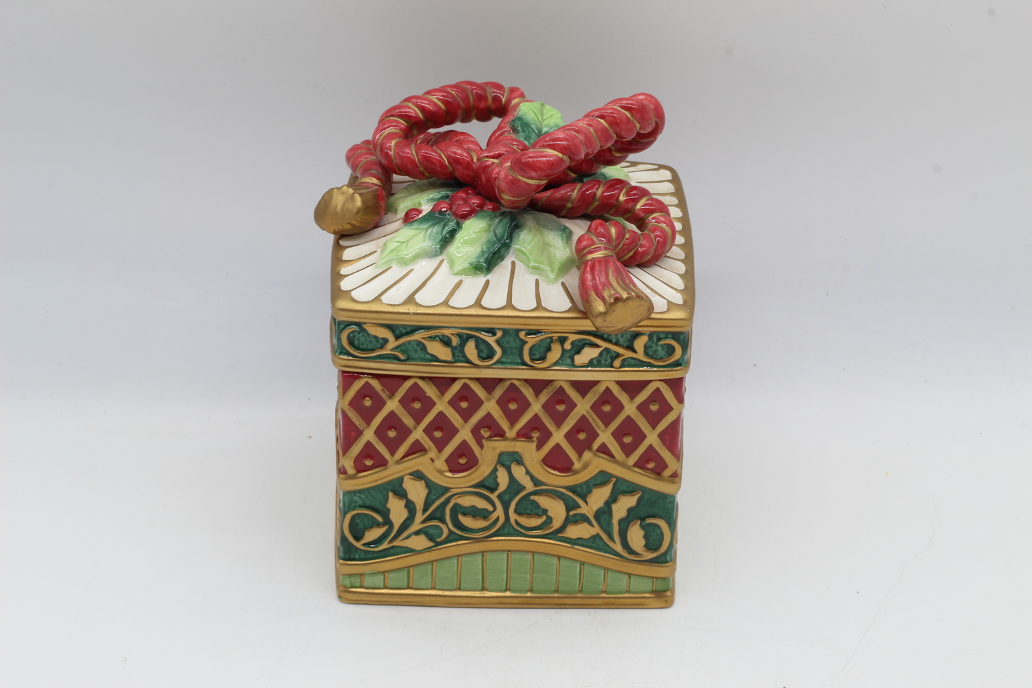 Fitz and Floyd Classics Christmas Court Square Lidded Box