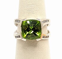   14K White Gold Green Stone Diamond Ladies Ring Size 5.75,checkerboard peridot?