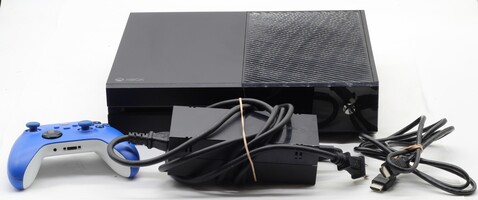 Microsoft XBOX One 1TB Model 1540 w/ Controller Power Brick HDMI Cable 