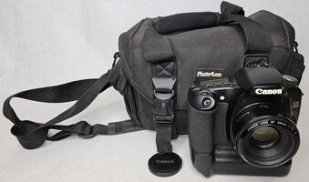 Canon EOS 30D Digital SLR Camera with Bag Battery Extender 2 Battery NO CHARGER