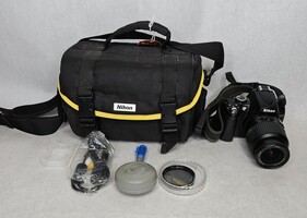 Nikon D5000 Digital SLR Camera with 18-55mm Lens & Soft Bag 