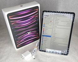Apple iPad Pro 11-in 4th Generation 128GB Wi-Fi Only Space Gray MNXD3LL/A w Box