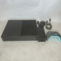 Microsoft 500GB Xbox One Model 1540 with Controller