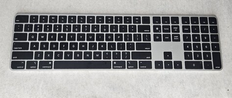 Apple A2520 Magic Keyboard with Touch ID MK2C3LL/A 