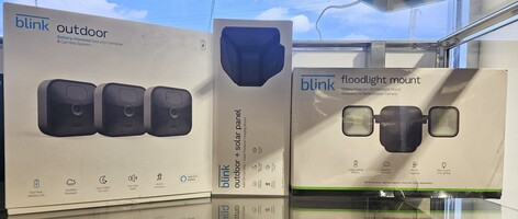 Blink Outdoor 3 Package Camera Bundle Floodlight Solar Panel 3 Camera System