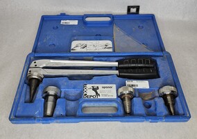 Uponor Propex Pipe Expander Hand Tool with Case 