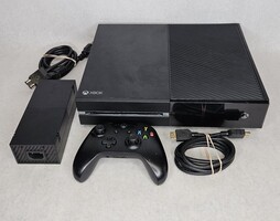 Microsoft Xbox One 500GB Model 1540 Console with Controller