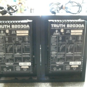 Behringer Truth B2030A 6.75 inch Powered Studio Monitor - Pair - Truth B2030A