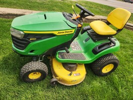 John Deere S120 Riding Lawn Mower