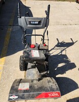Briggs & Straton Snowblower _ 24" / 9.50 Gross Torque* / Friction Disc Drive