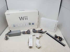 Nintendo Wii RVL-001 Video Game System Bundle in Box